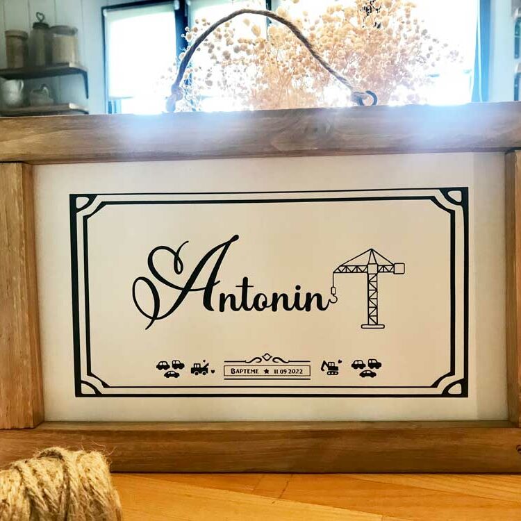Les cadres faits main de COSYHOME à personnaliser comme cadeau de baptême ou d'anniversaire