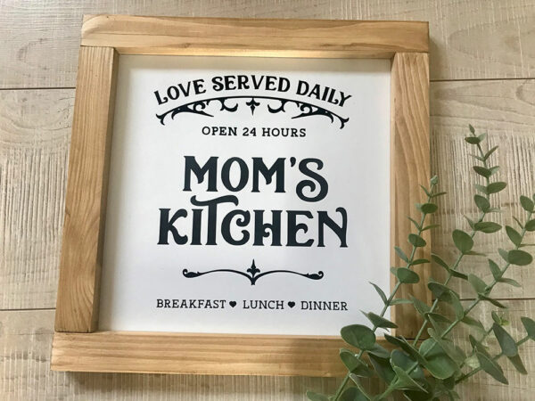 Mom's Kitchen un des cadres faits main de COSYHOME : un beau cadeau pour les mamans cuisinières