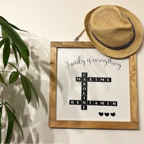 Les cadres faits main de COSYHOME à personnaliser pour la famille : ici celle de Caro et Ben